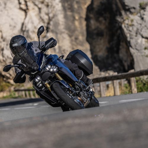 2025-Yamaha-MT09ATRDXCS-EU-Cobalt_Blue-Action-005-03