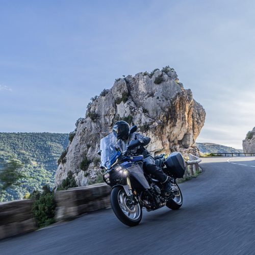 2025-Yamaha-MT09ATRDXCS-EU-Cobalt_Blue-Action-007-03