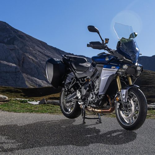 2025-Yamaha-MT09ATRDXCS-EU-Cobalt_Blue-Static-002-03