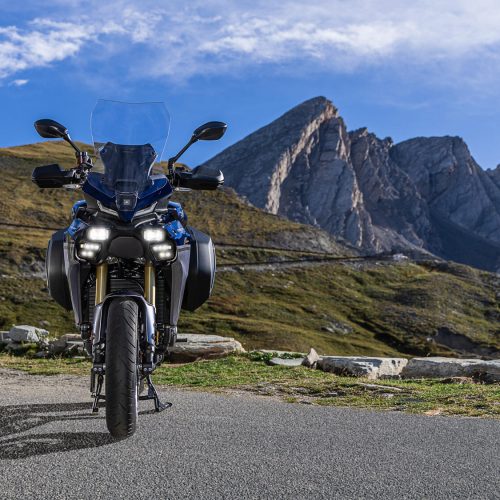 2025-Yamaha-MT09ATRDXCS-EU-Cobalt_Blue-Static-004-03