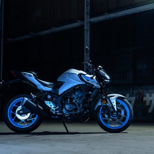 2025-Yamaha-MT320-EU-Ice_Storm-Static-006-03