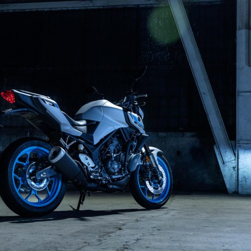 2025-Yamaha-MT320-EU-Ice_Storm-Static-007-03