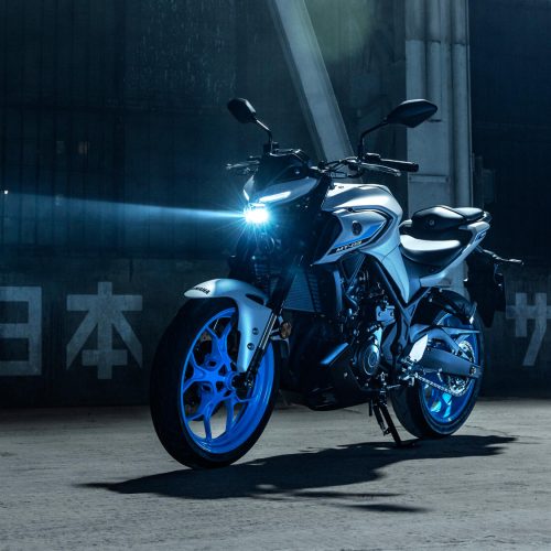 2025-Yamaha-MT320-EU-Ice_Storm-Static-009-03